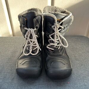 Keen Kids Black Snow Boots - size 6